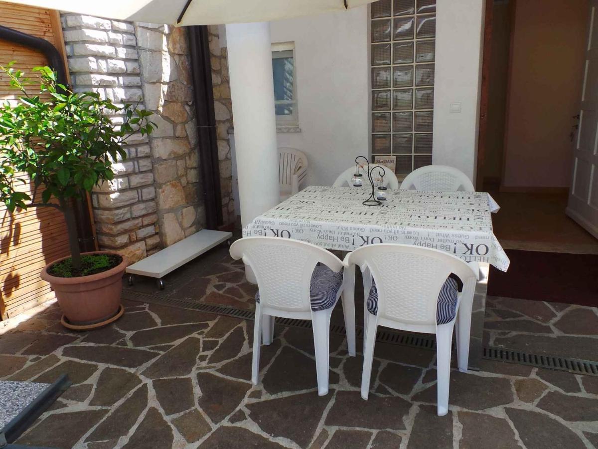 One-Bedroom Holiday Home In Umag/Istrien 12158 Eksteriør bilde